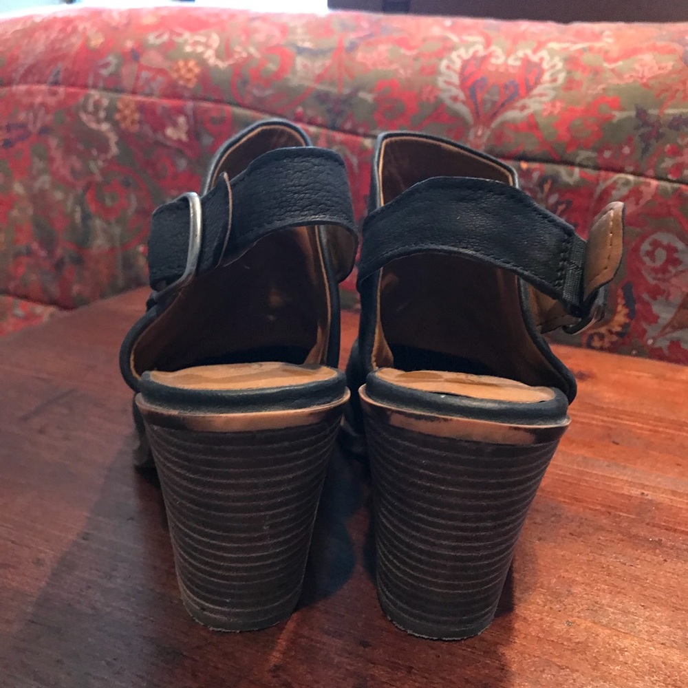 Lucky Brand navy blue ladies booties. - Picture 4 of 7